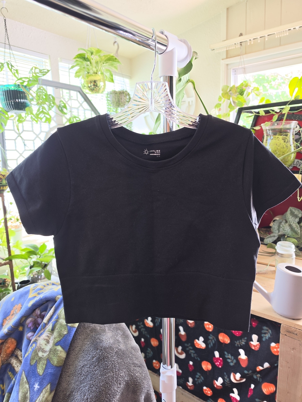 OFFLINE by Aerie Black Cropped Tee Athletic Top Short Sleeve Stretch